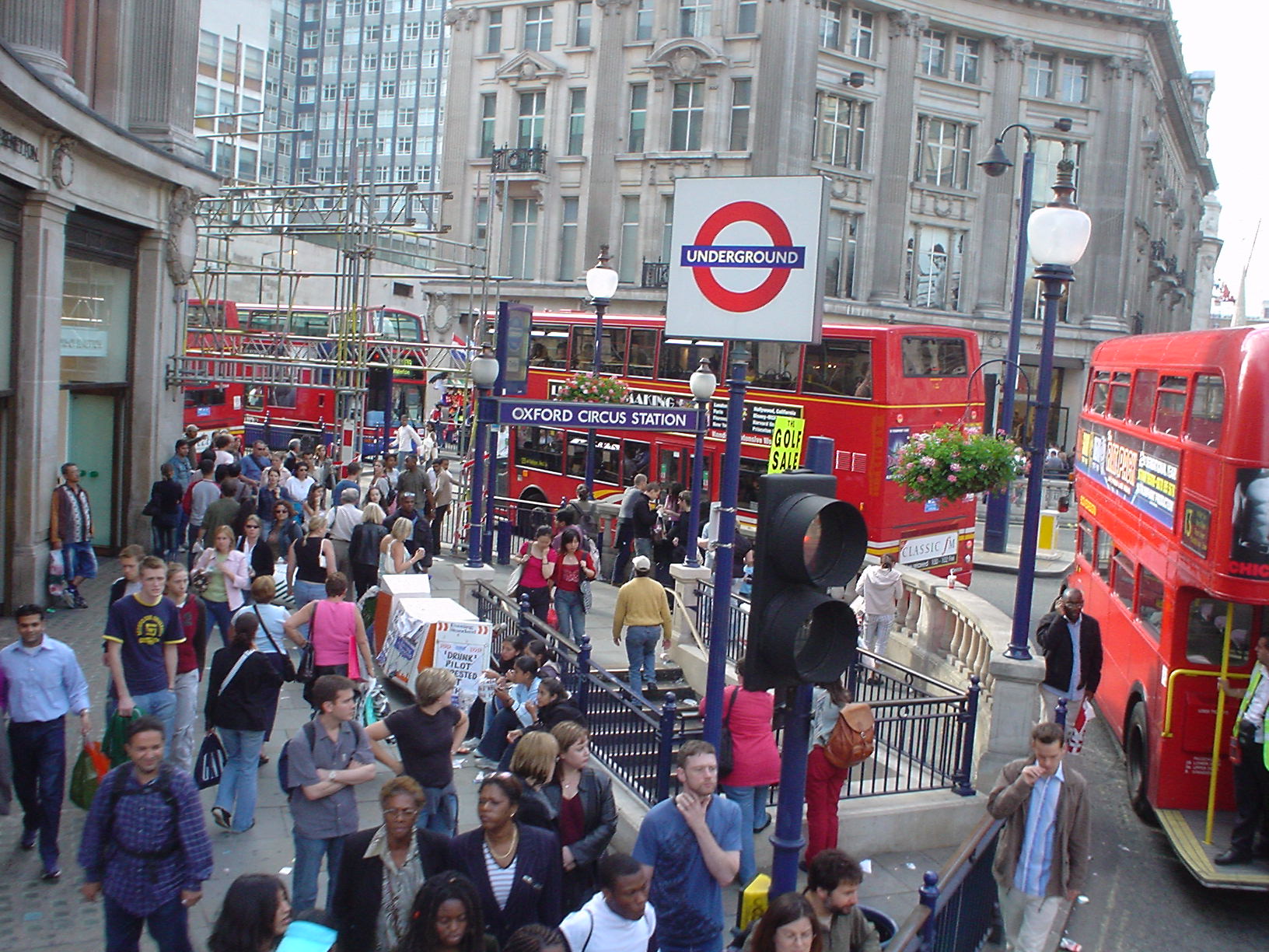 Oxford_Circus_Tube_Station_Entrance